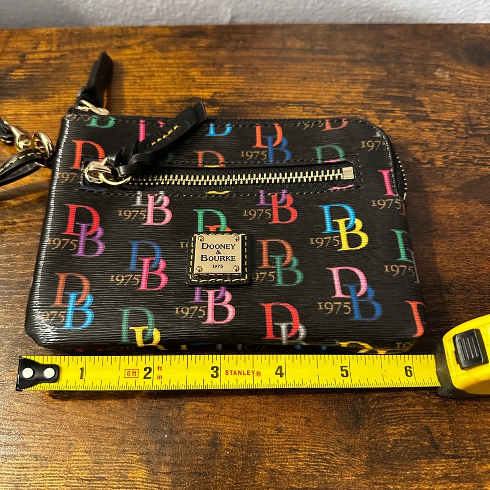 Dooney & Bourke DB75  Wristlet - Picture 4 of 5
